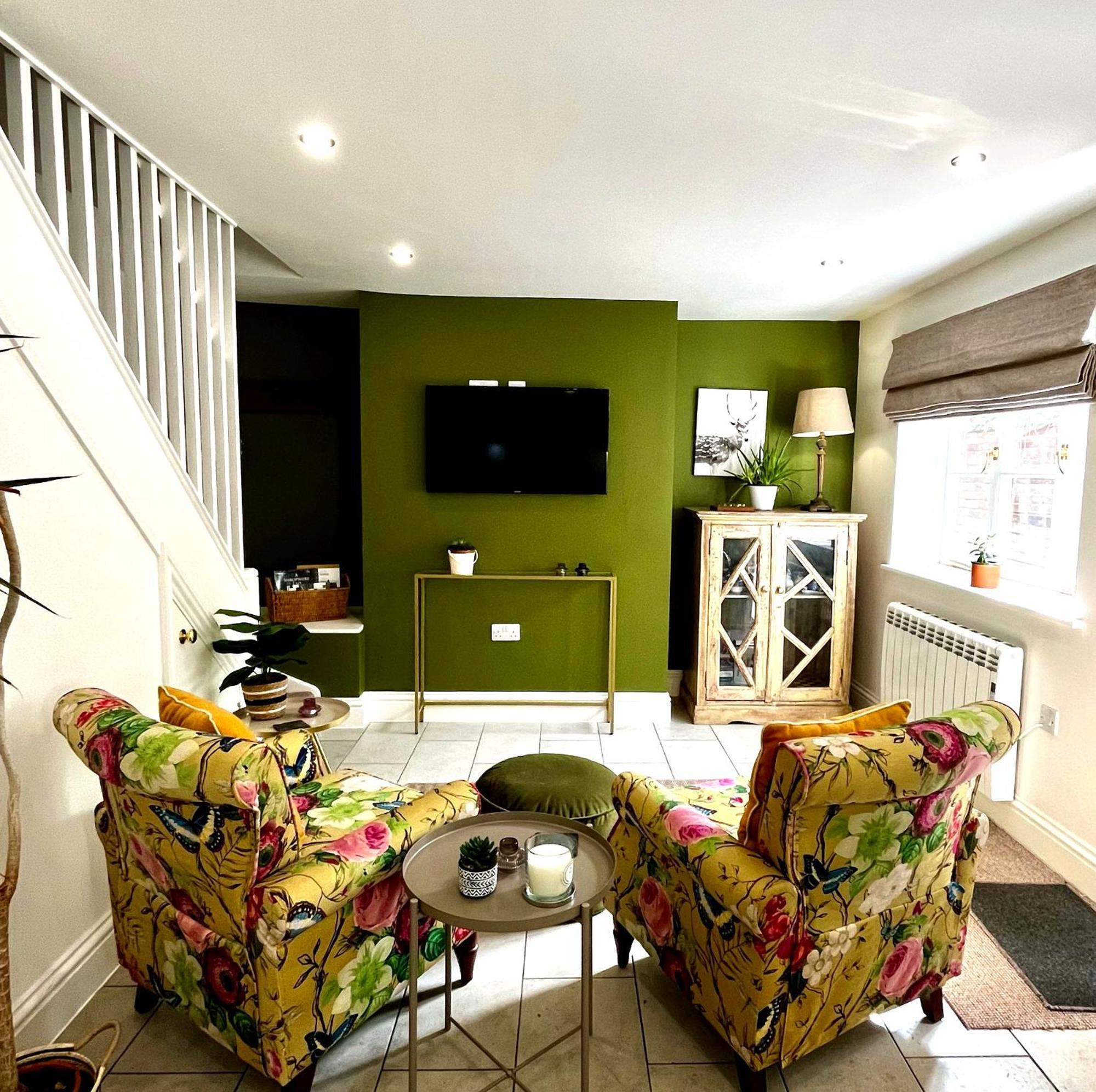 Flower Cottage By Ludlow Castle With Onsite Parking Exterior photo