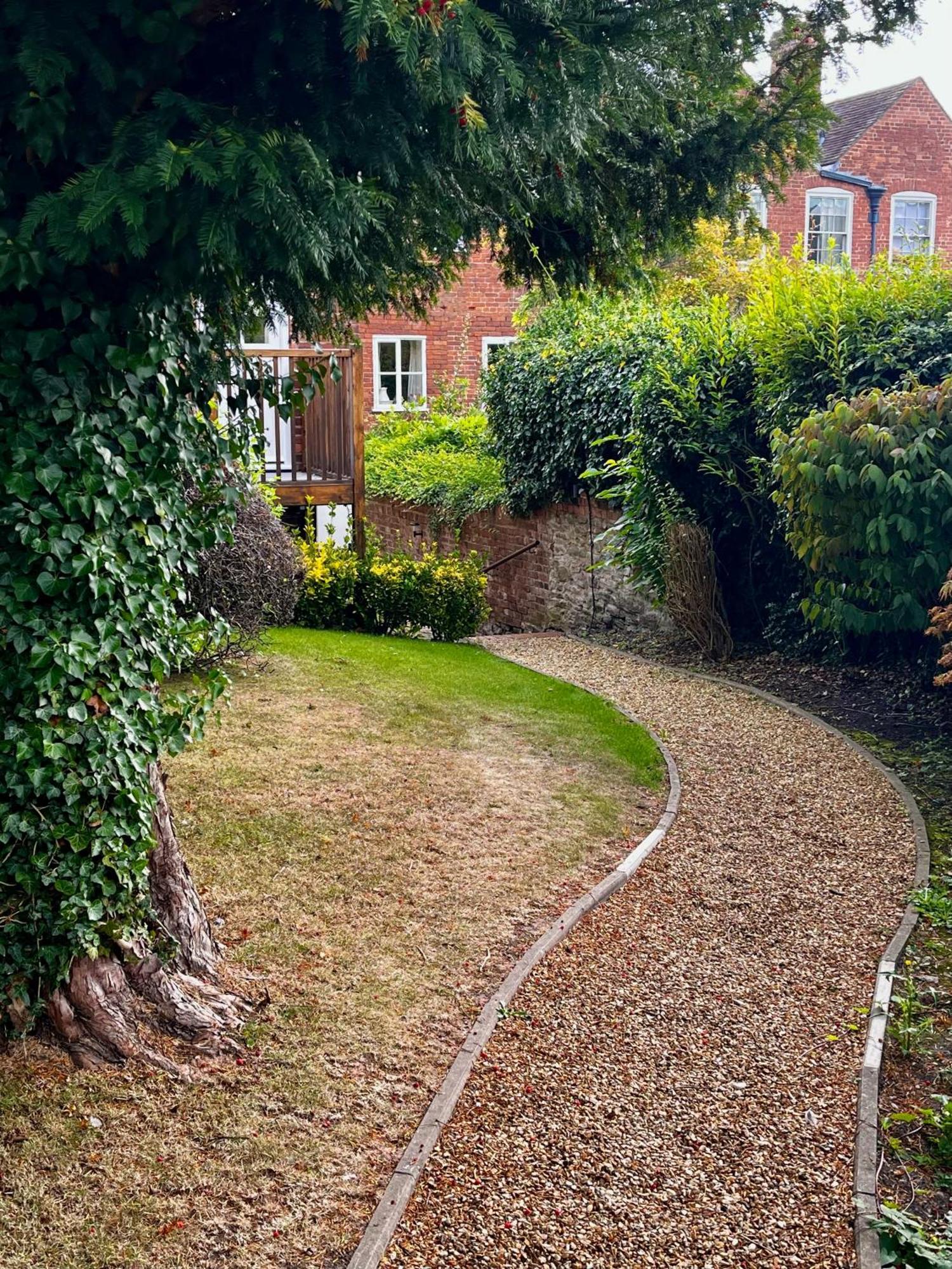 Flower Cottage By Ludlow Castle With Onsite Parking Exterior photo