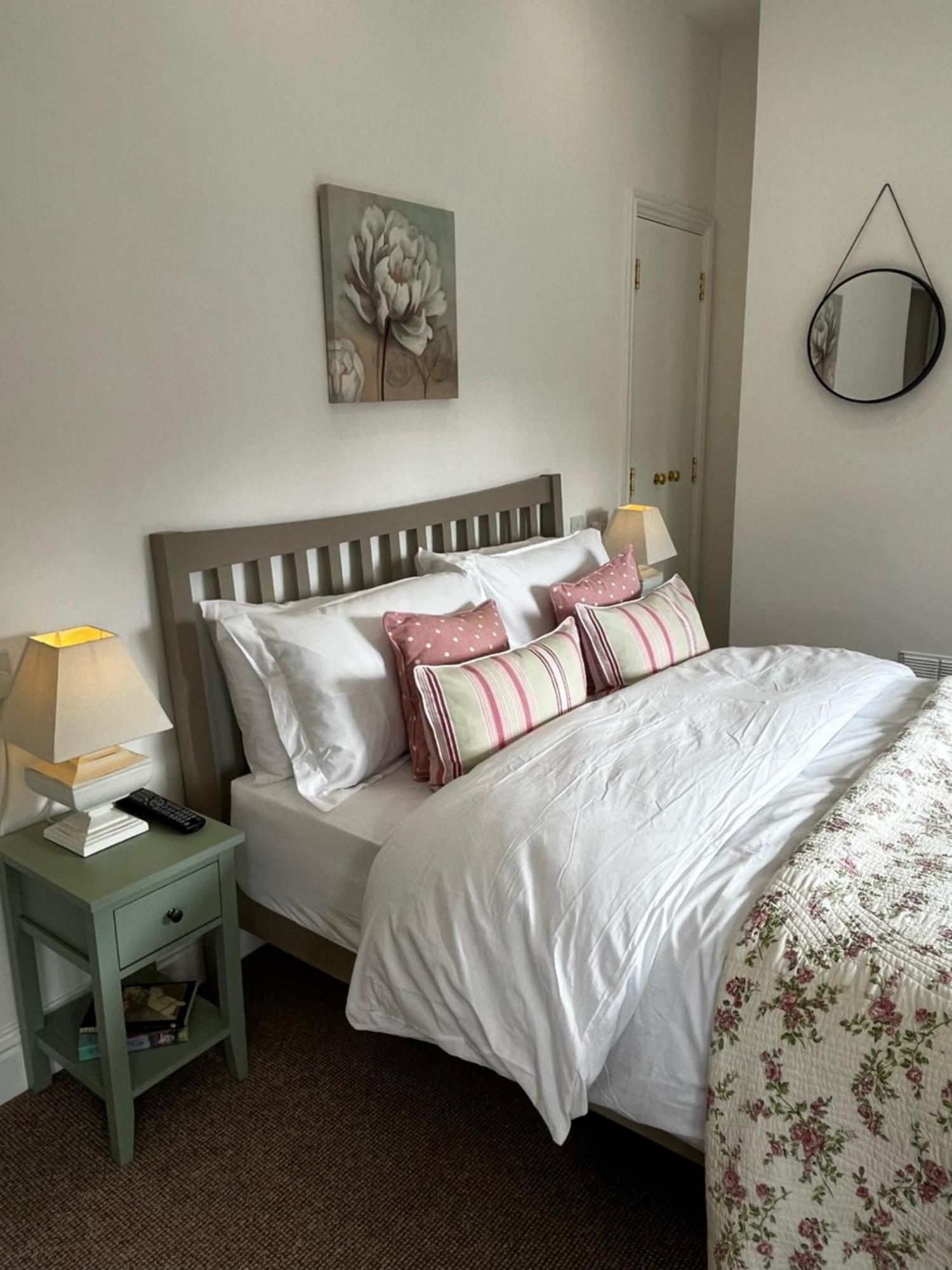 Flower Cottage By Ludlow Castle With Onsite Parking Exterior photo