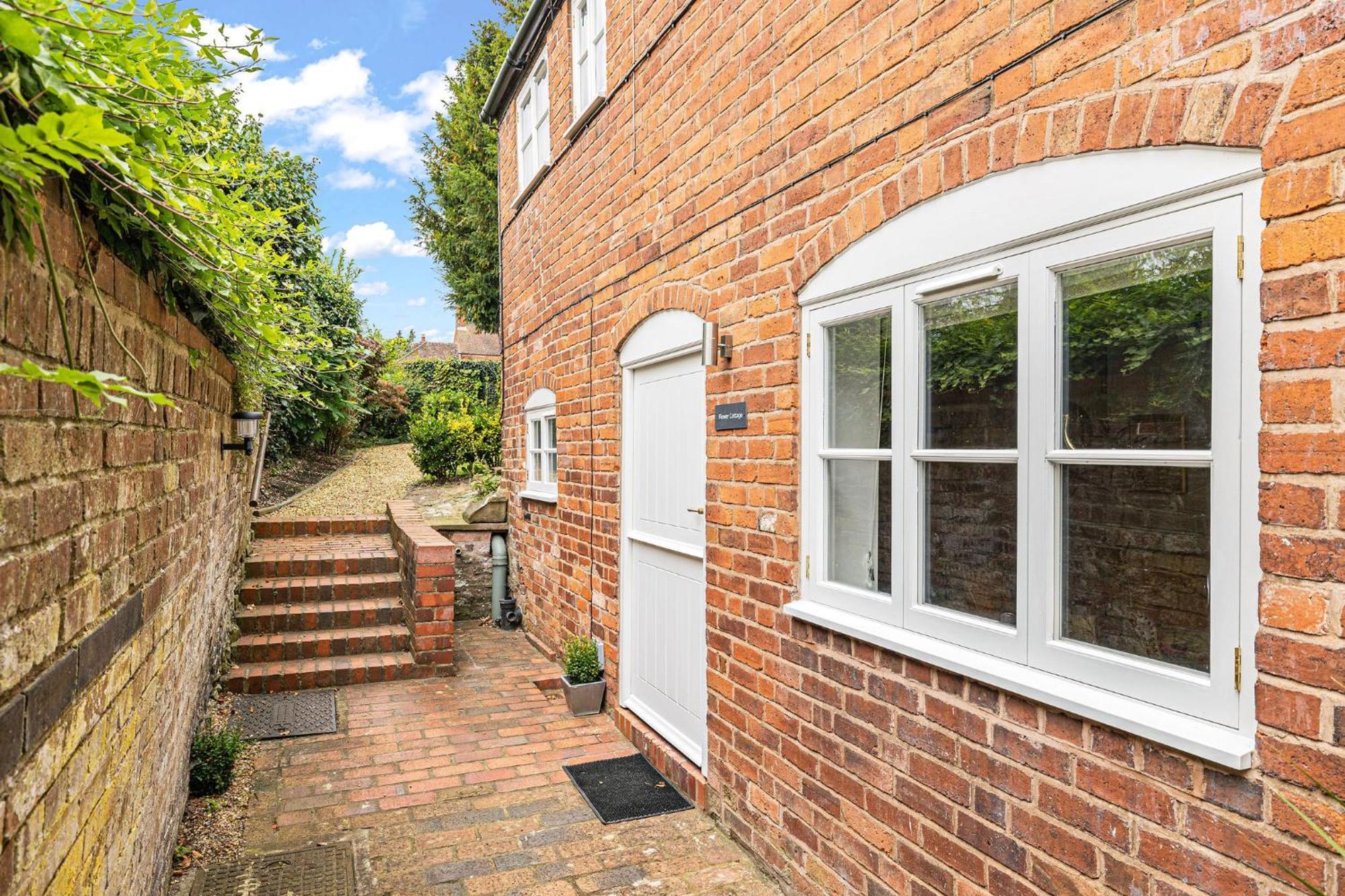 Flower Cottage By Ludlow Castle With Onsite Parking Exterior photo