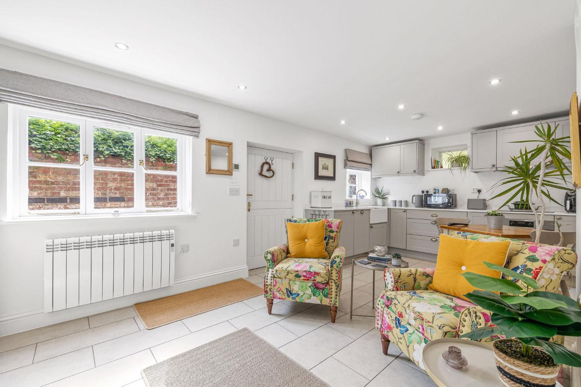 Flower Cottage By Ludlow Castle With Onsite Parking Exterior photo